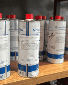 Diluente Akrilik për Bojëra Metalike